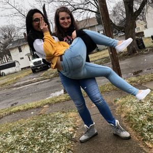 Meet your Posher, Leila